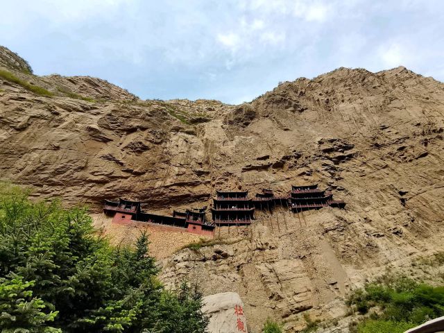 悬空寺-图片来源编辑网