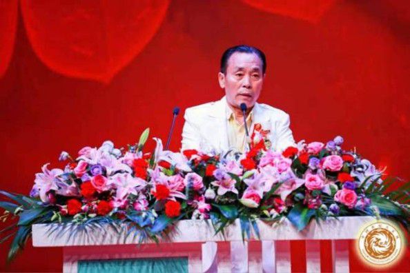 裁云剪月织国脉 守正铸魂开新章 ——记“中华服”国服民族品牌设计师 黎猛